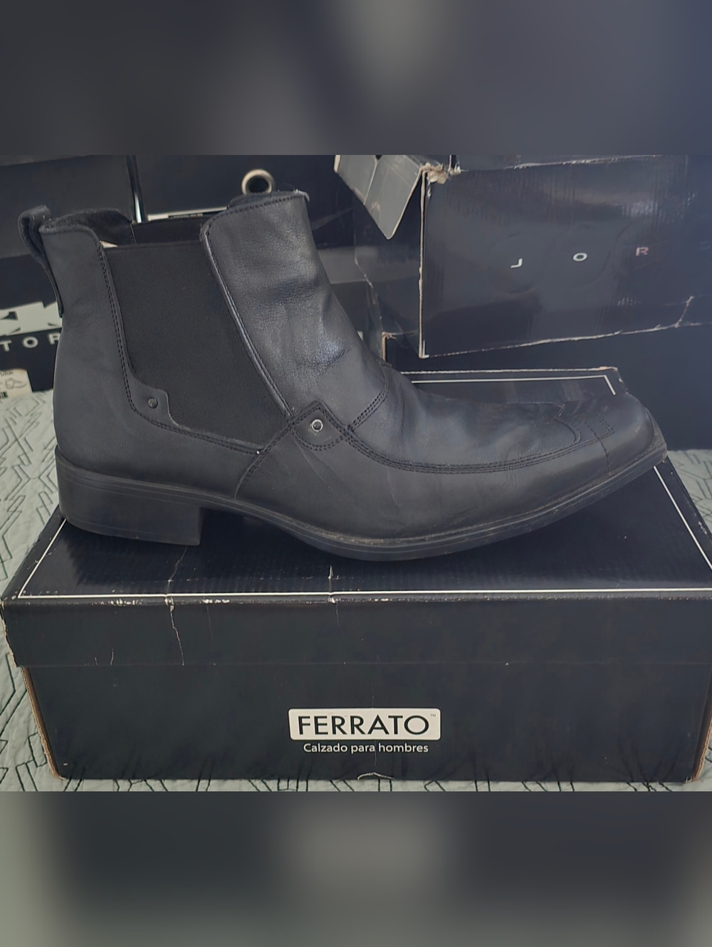 FERRSTO Men's Black Leather Chelsea Boot